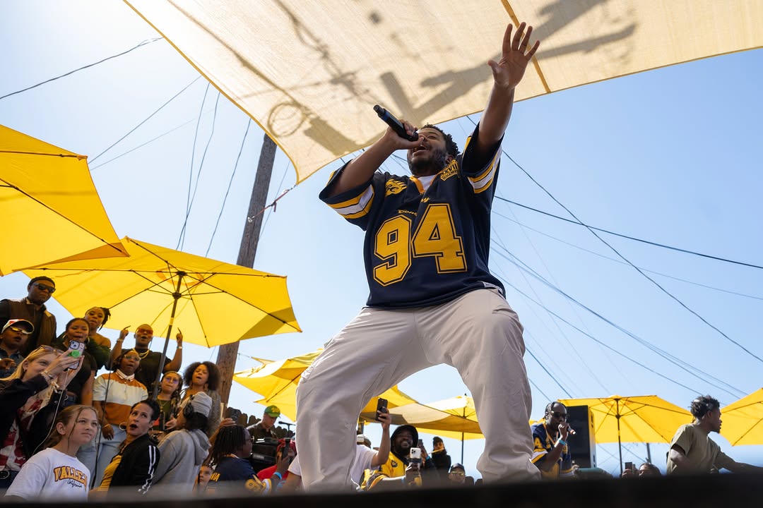 LaRussell, live in the backyard. Photo: Aaron Levy-Wolins.